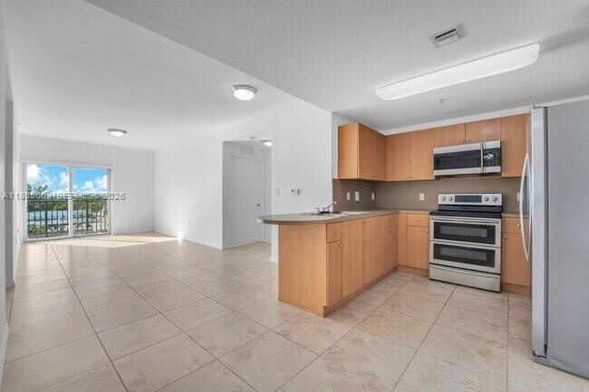 Building Photo - 435 SW 12th Ave