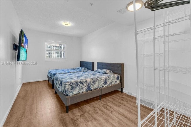 Building Photo - 185 SE 14th Terrace