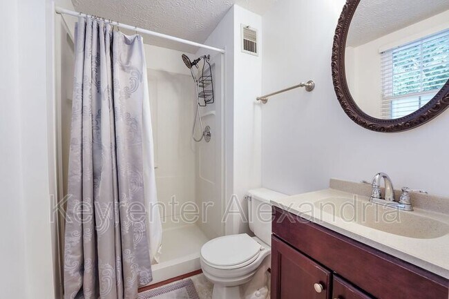 Building Photo - 6410 Kings Landing Rd