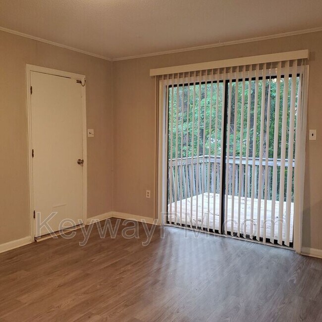 Building Photo - 122 Shadowood Dr