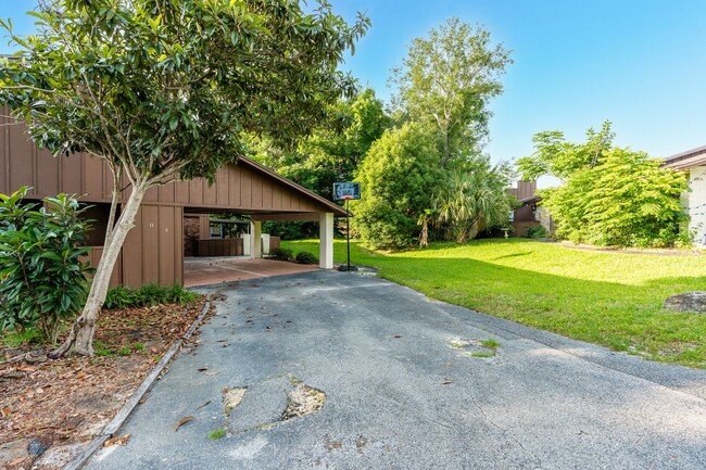 Building Photo - 2 Bedroom Townhome in the Trails