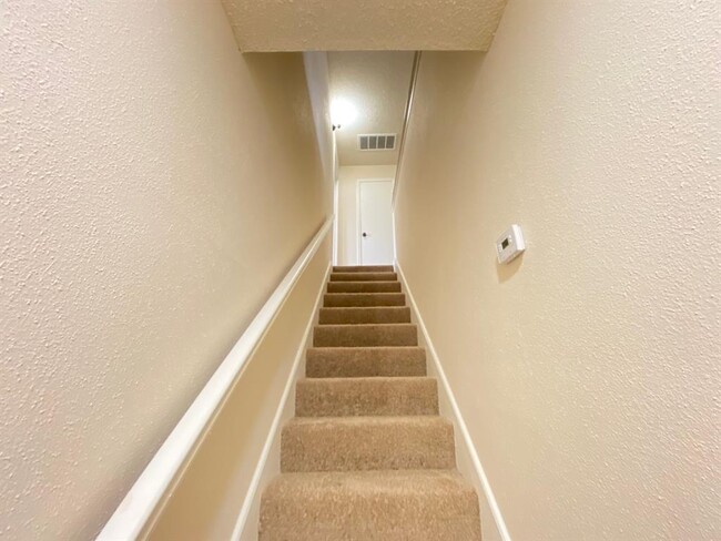 Building Photo - 7700 Creekbend Dr