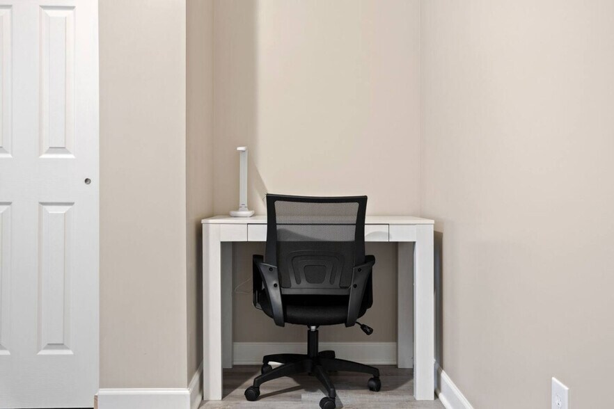 Building Photo - 1523 S East St