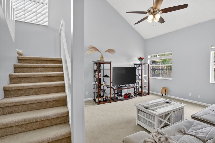 Building Photo - 9481 Oak Grove Cir