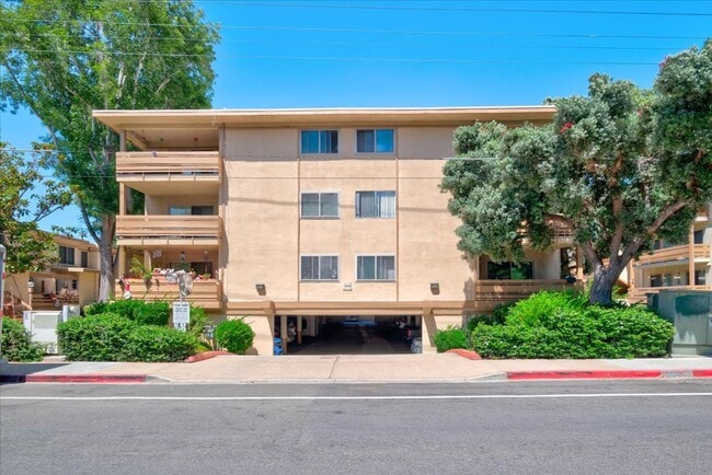 Building Photo - Fantastic 1 Bedroom Condo in Point Loma!!