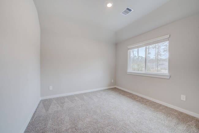 Building Photo - 14257 Lake Lodge Dr