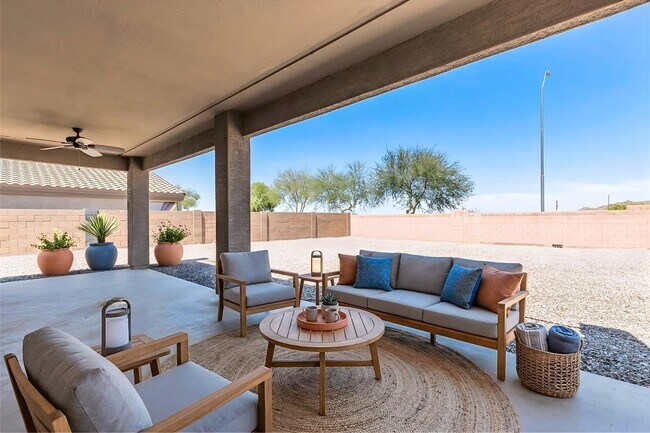 Building Photo - 538 E Dragon Springs Dr