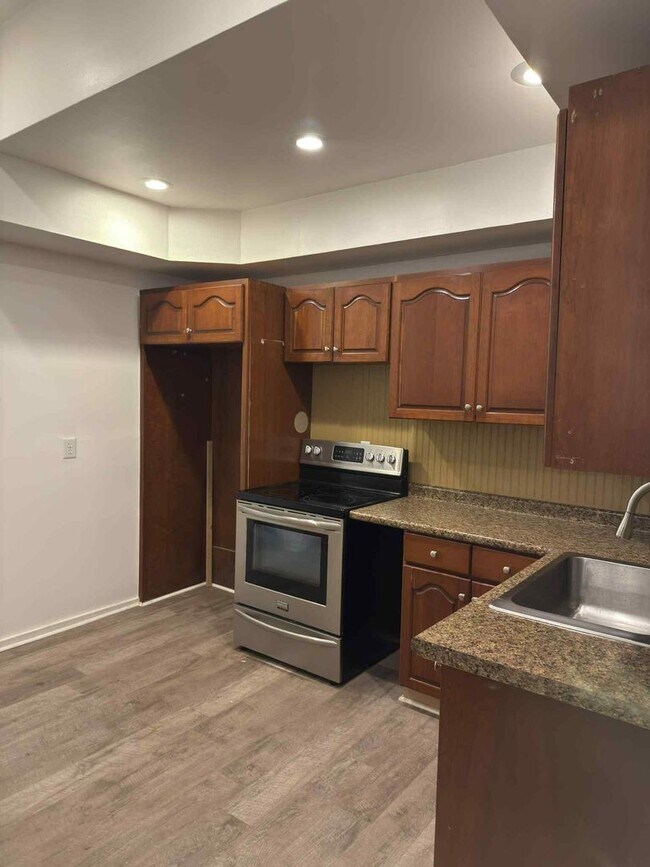 Building Photo - Charming Fully Renovated 2 Bedroom Home with Tall Ceilings & Covered Patio