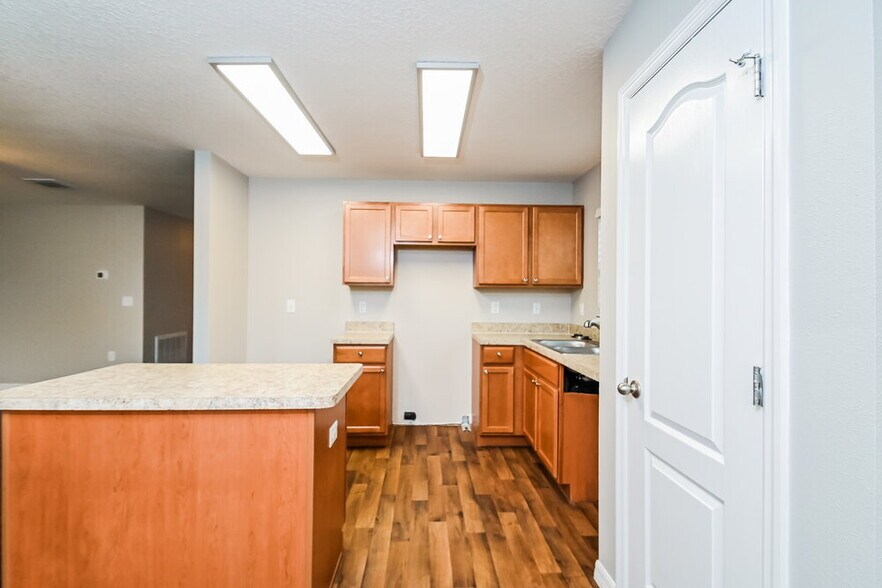 Building Photo - 720 Chatham Walk Dr