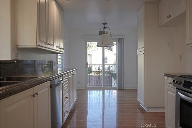 Building Photo - 16 Savona Ct