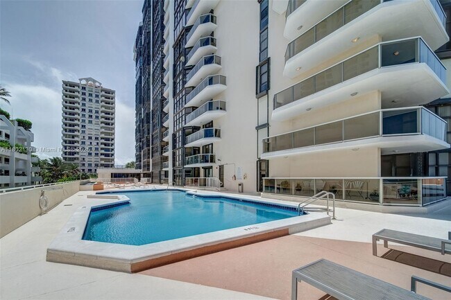 Building Photo - 6423 Collins Ave