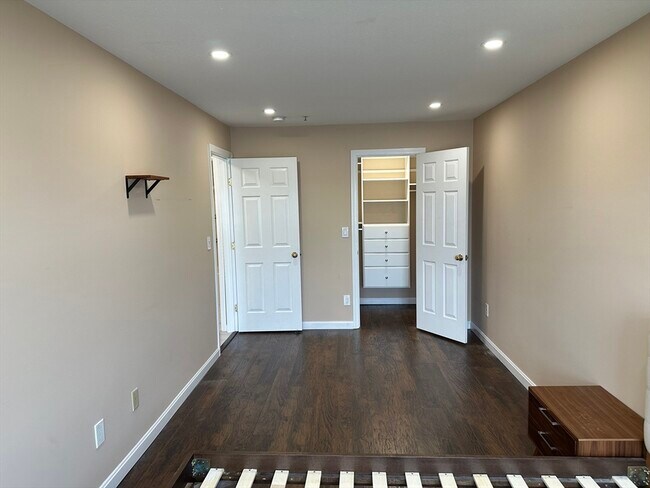 Building Photo - 20 Heaths Ct