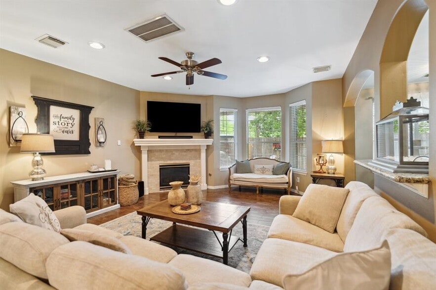 Building Photo - 7606 N Linpar Ct