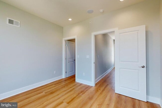 Building Photo - 511 N Paxon St