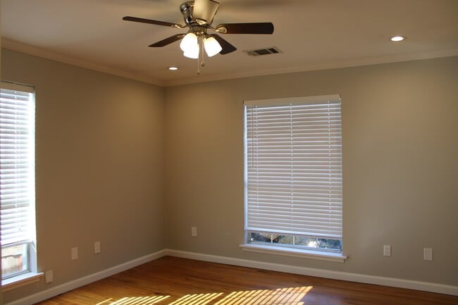 Building Photo - 10622 Hermosa Dr