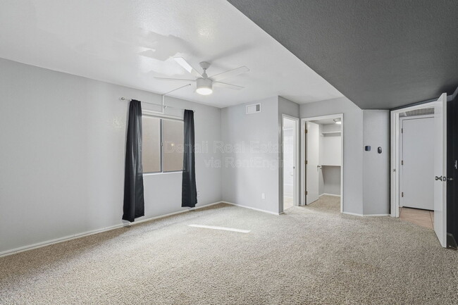 Building Photo - 10008 E Paseo San Ardo