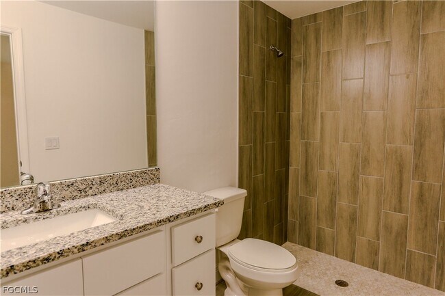 Building Photo - 915 Graystone Ave