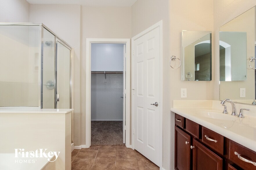 Building Photo - 15247 W Edgemont Ave