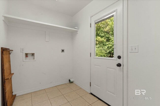 Building Photo - 15982 Pecan View Dr
