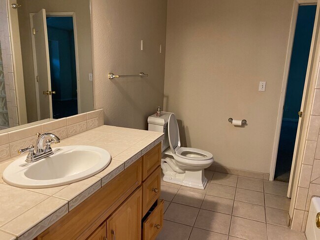 Building Photo - REDUCED!!  3 Bedroom 2 Bath Home For Rent ...