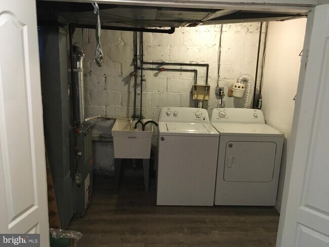 Building Photo - 2477 W Cold Spring Ln