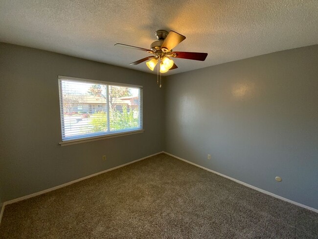 Building Photo - 3 Bedroom Single Story Home Available Near Louisiana Blvd NE & Candelaria Rd NE!