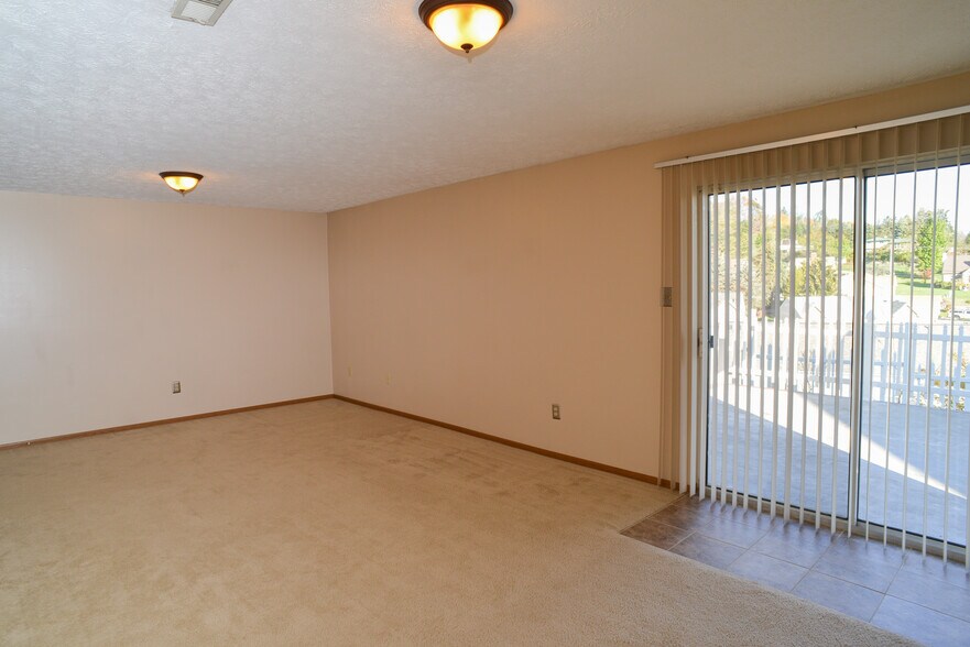 24' x 13' Game room with Walkout to Patio - 152 Villa Dr