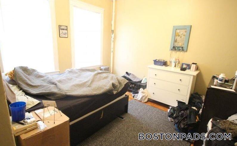 Building Photo - 319 Allston St