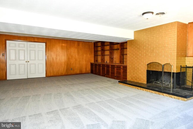Building Photo - 4842 Randolph Dr