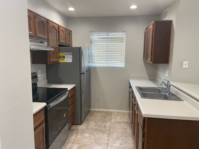 Building Photo - Private 2 bed Townhouse near University & Gilbert Rd in EastBrook community