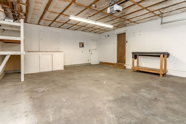 Building Photo - Four Bedroom House Near Camelot Park
