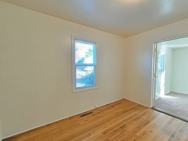 Building Photo - FALL SPECIAL ~ $1060 OFF FIRST MONTH RENT