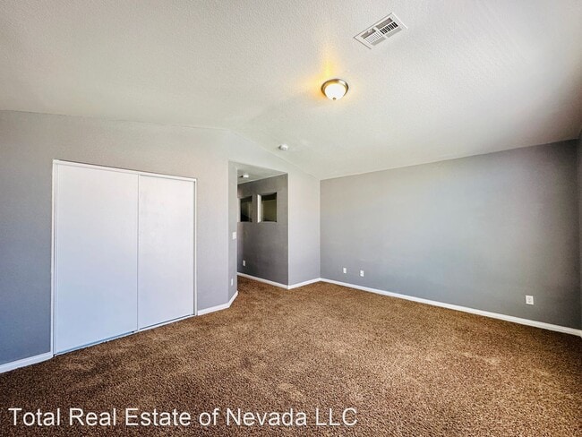 Building Photo - 5 br, 3 bath House - 4353 Silver Bay St