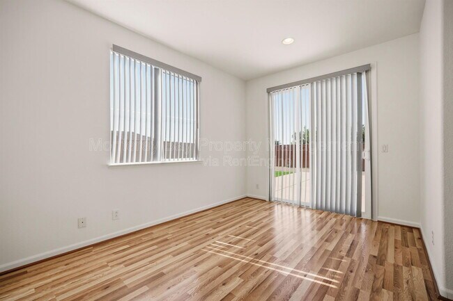 Building Photo - 4725 Sea Ridge Ct