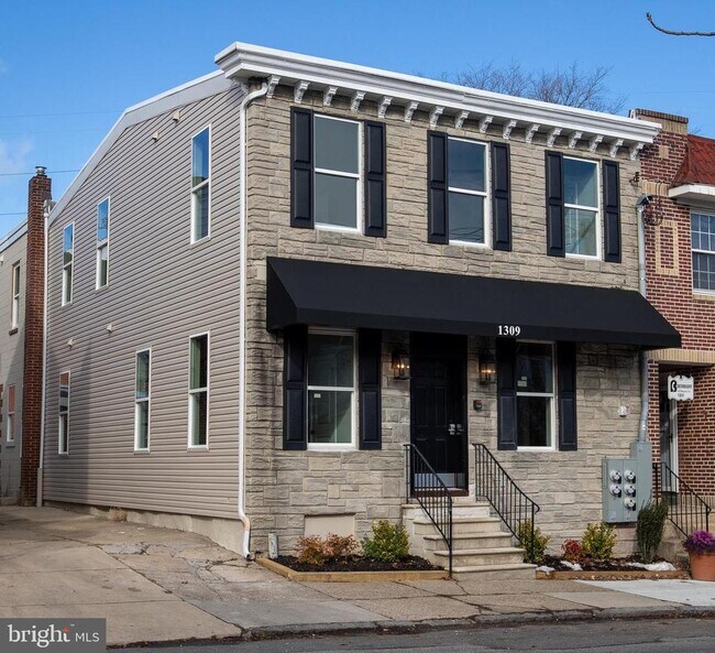 Building Photo - 1309 N Scott St