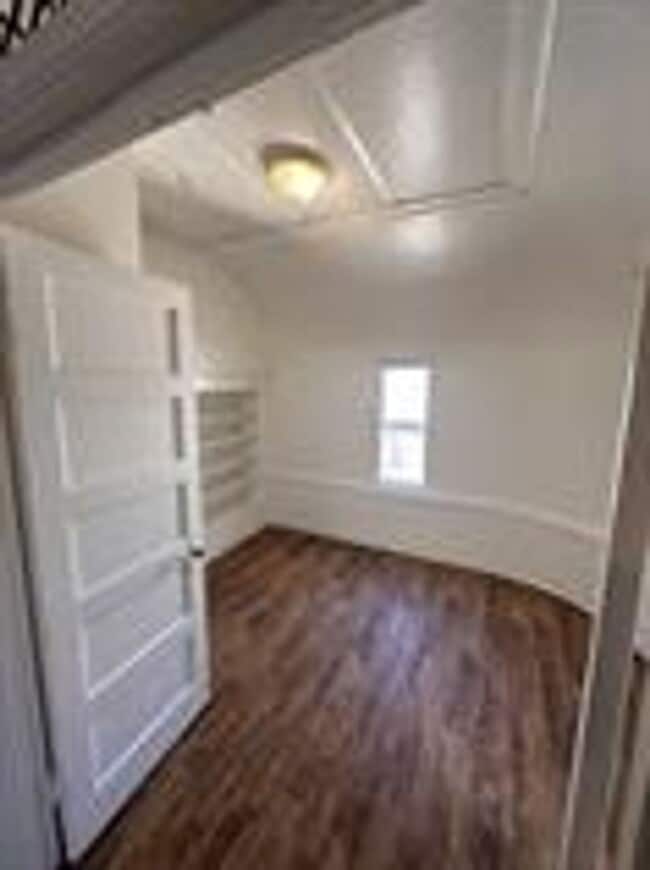 Building Photo - 1227 12th Ave