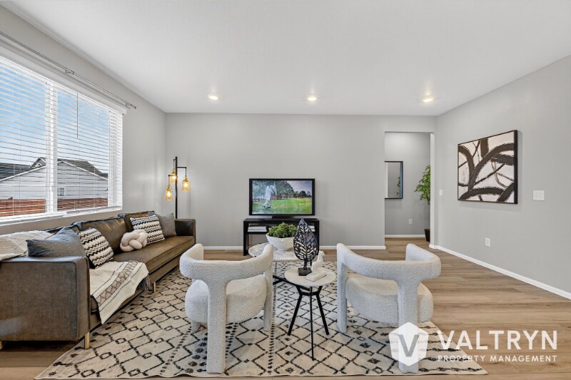 Building Photo - 13375 Valley Peak Dr