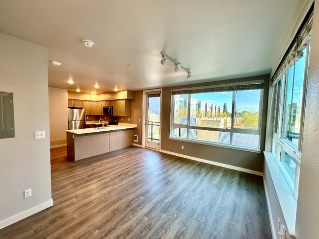 Building Photo - 2330 Yakima Ct