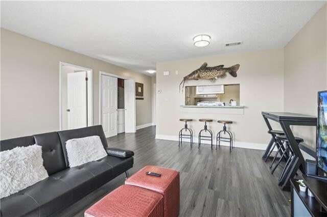 Building Photo - 4800 Pontchartrain Dr