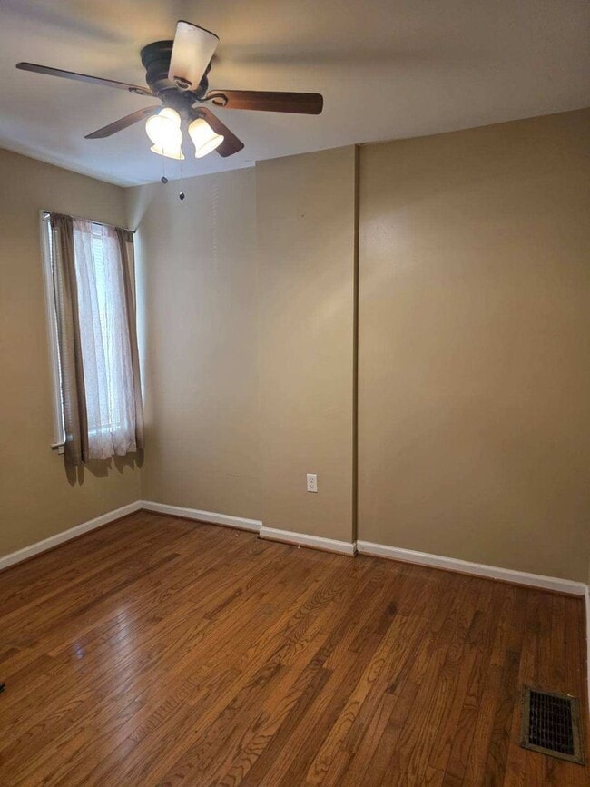 Building Photo - Wilmington Rowhome - Hedgeville Area