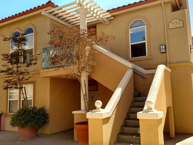 Building Photo - Beautiful 2BR/2BA Condo - Convenient Downtown San Jose Location!