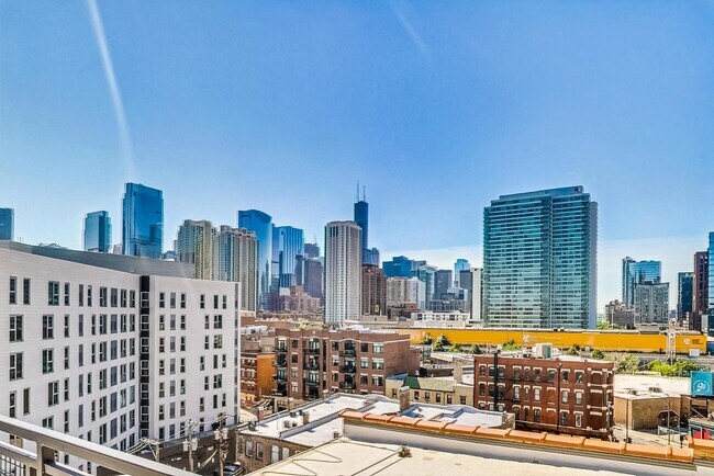 Building Photo - 525 N Halsted St