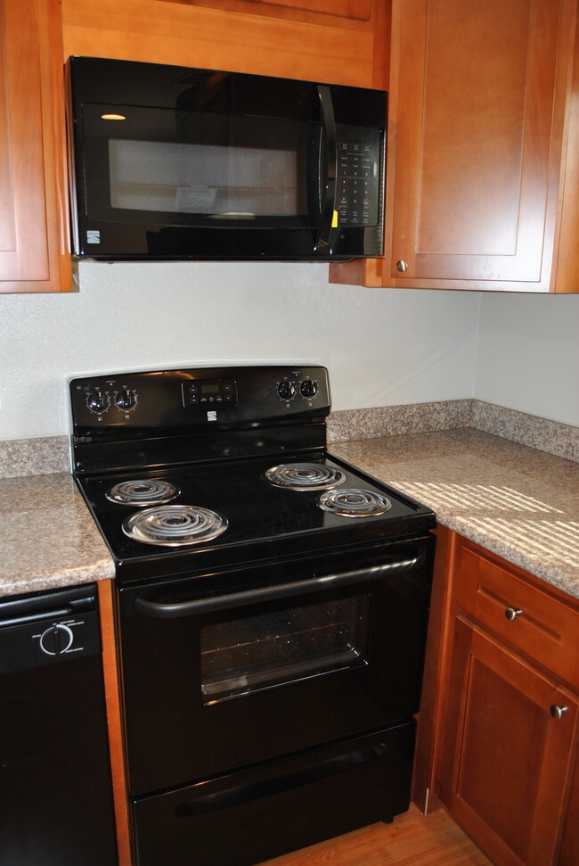 Cooktop - 21385 Locust St