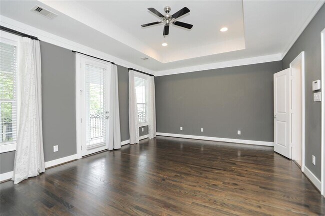 Building Photo - 843 E 28th St