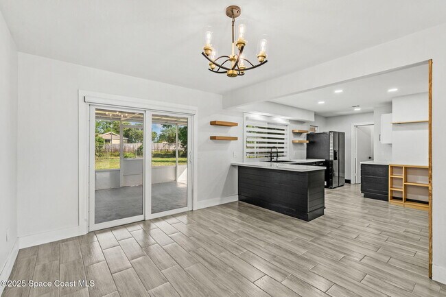Building Photo - 1310 Mariposa Dr NE
