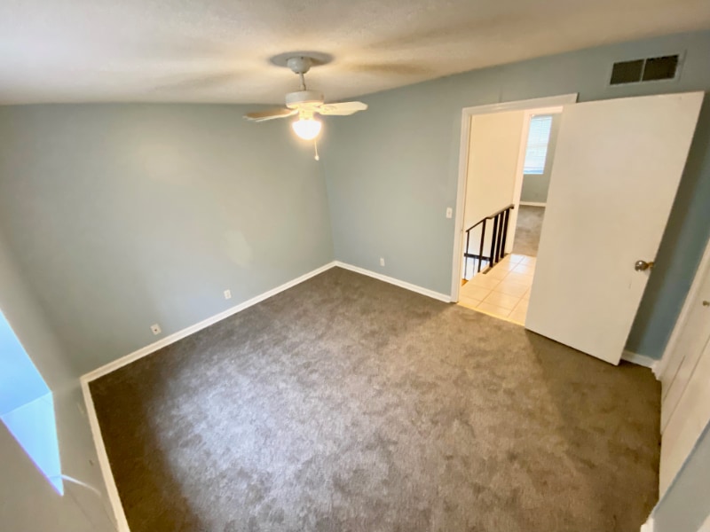 Building Photo - 3815 Parklane Dr