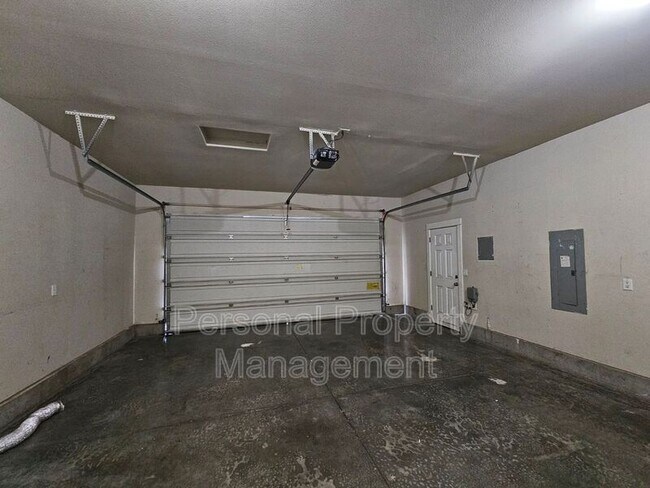 Building Photo - 11809 NE 26th Pl