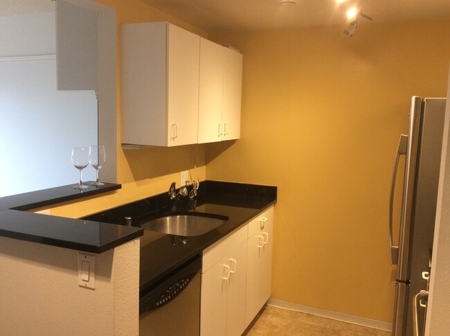 Kitchen - 1415 2nd Ave