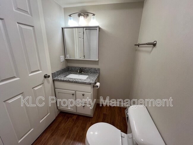 Building Photo - 6642 Holcomb Cir