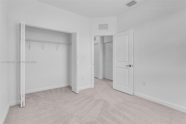 Building Photo - 2661 SE 28th St